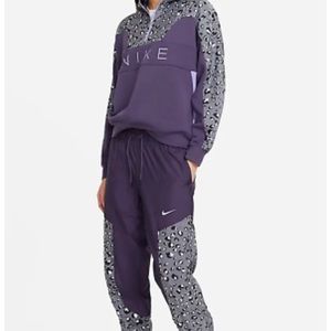 Nike Sportswear Women’s Woven Pants- Dark raisin/iron grey/purple pulse